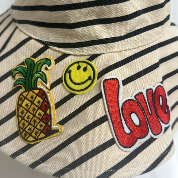 HATATTACK Floppy Striped Hat With Patches One Size - Picture 3 of 6